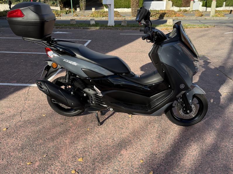 YAMAHA NMAX 125 avec top case
