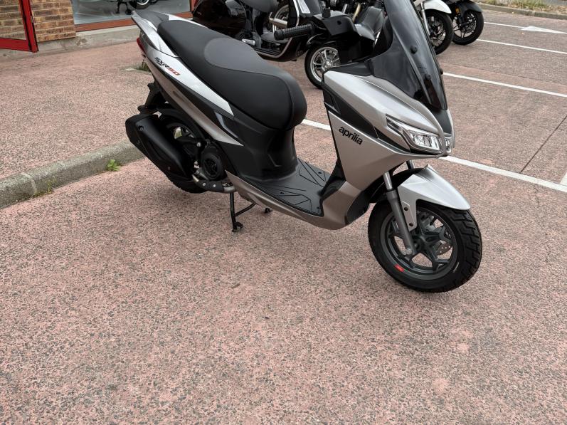 APRILIA SXR 50 1990 euros avec 4 ans de garantie 